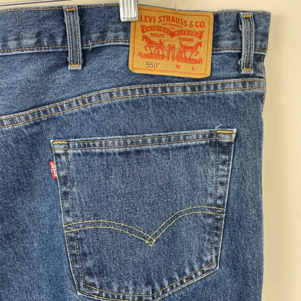 Levis 550 Relaxed Fit‎ Tapered Leg Jeans Mens 50x32 Medium Wash Blue